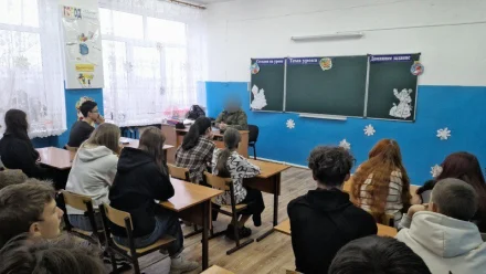 В селе Зубовка Астраханской области школьники встретились с участником СВО