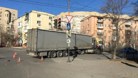 В Астрахани водитель фуры сбил 68-летнюю женщину