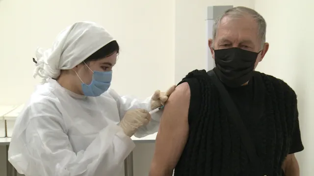 В Астрахани в ТЦ “Ярмарка” от коронавируса привились более 1000 человек