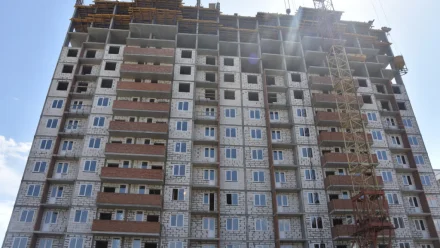 В Астрахани проверили строительство дома для переселенцев из аварийного жилья