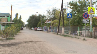 Жители Астрахани беспокоятся из-за отсутствия разметки на дорогах у школ 