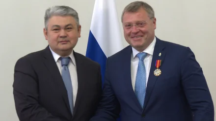Астраханский губернатор награждён орденом дружбы Республики Казахстан