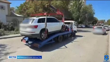 Оставленные астраханцами авто в очереди на АЗС, будут эвакуированы на штрафстоянку