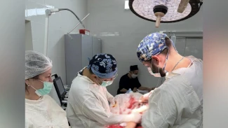 Астраханские медики успешно прооперировали раненого бойца СВО