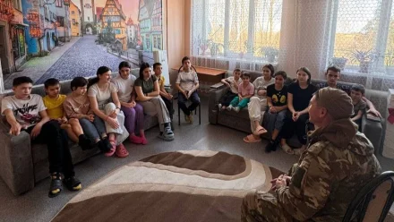 Участник СВО из Астрахани посетил воспитанников соцучреждения