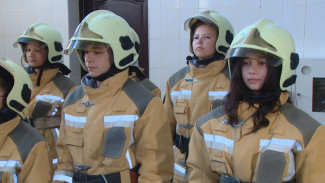 В Астрахани победители конкурса "Я − спасатель" попробовали себя в роли огнеборцев