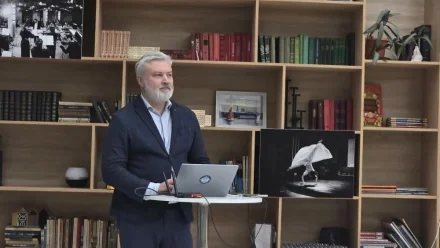 Военкор Александр Лукьянов обсудил с астраханскими журналистами информационные войны