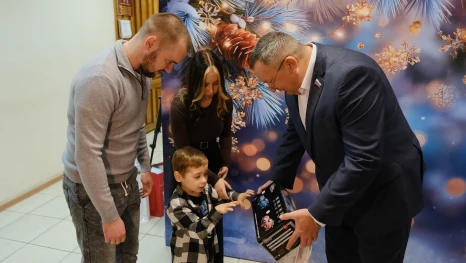 Спикер Облдумы принял участие в акции «Ёлка желаний»