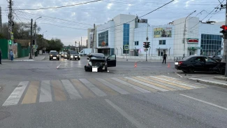 В ДТП на перекрёстке в Астрахани пострадали 2 человека