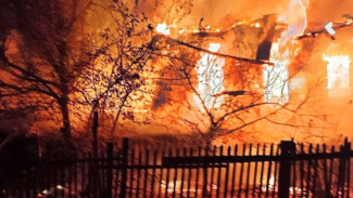 Под Астраханью при пожаре пострадал 53-летний мужчина