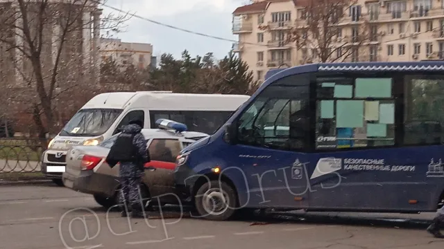 В центре Астрахани произошло ДТП с новым автобусом