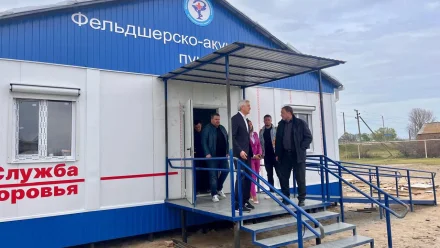 Глава астраханского Минздрава проверил ход возведения ФАПов в Камызякском районе