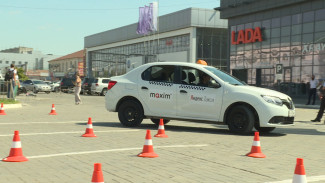 Стало известно, кто стал лучшим астраханским таксистом