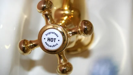 Подача горячей воды в Астрахани возобновится 5 октября