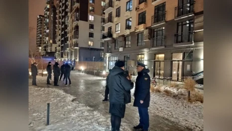 В Астрахани от падения с высоты погибла несовершеннолетняя