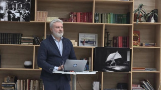 Военкор Александр Лукьянов обсудил с астраханскими журналистами информационные войны