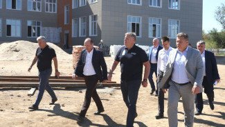Игорь Бабушкин проинспектировал строительство новой школы в микрорайоне Бабаевского