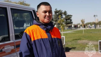 В Астрахани инспекторы ГИМС спасли тонущих отца и сына