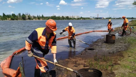 Под Астраханью ликвидировали масштабное загрязнение нефтепродуктами