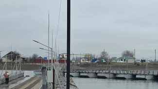 Под Астраханью на понтонных мостах и паромной переправе произошли обрывы тросов