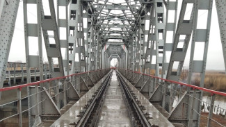 В Астраханской области отремонтировали железнодорожный мост через Кривой Бузан