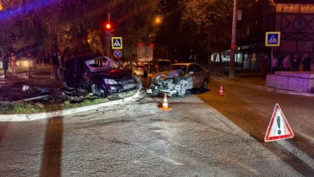 В Астрахани в ночном ДТП пострадали 3 человека