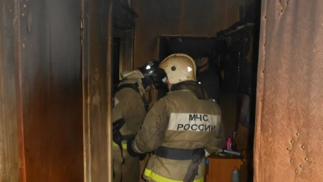 В Астрахани из-за задымления в квартире пострадал пожилой мужчина