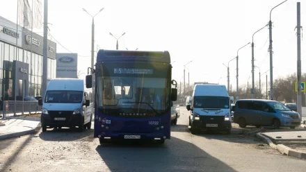 В Астрахани 12 новых автобусов запустили на второй магистральный маршрут