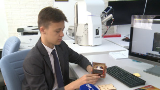 В Астрахани тестируют разработанную школьником систему бесконтактного вызова лифта