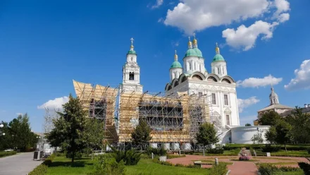 На Соборной площади Астраханского кремля монтируют оборудование для «Каспийских сезонов»