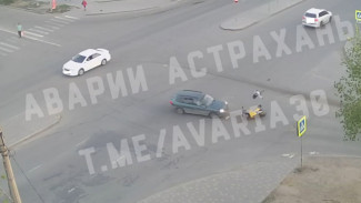  В Астрахани на перекрестке мотоциклист въехал в иномарку