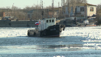 Как обстоят дела с работой паромов зимой в Икрянинском районе