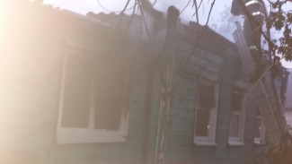 Под Астраханью в сгоревшем доме нашли тело 55-летнего мужчины