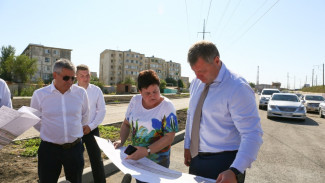 Игорь Бабушкин проверил ход ремонта улиц Б. Алексеева и Куликова