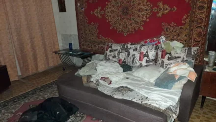 В Астрахани 50-летний мужчина табуреткой и ножом убил хозяина квартиры