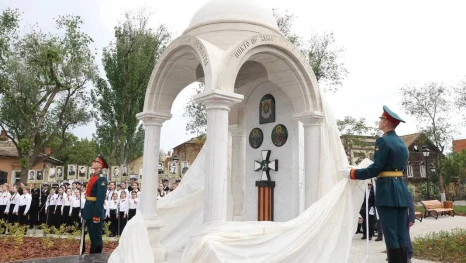 В Астрахани открыли мемориал «Часовые памяти» в честь защитников Отечества