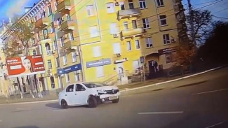 В Астрахани водителя оштрафовали за дрифт у Лебединого озера