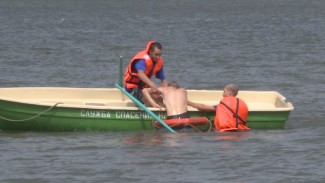 В Астрахани активисты движения «Школа безопасности» провели учения на воде