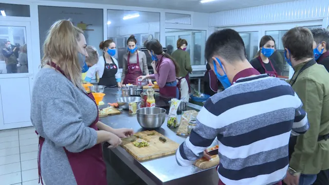 В Астрахани проводят кулинарные мастер-классы для выпускников детдомов