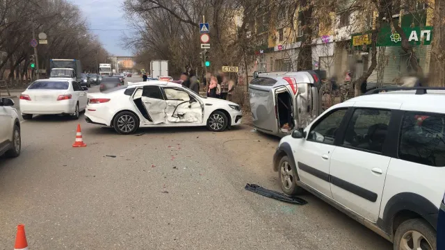 В Астрахани в двойном ДТП пострадал мужчина