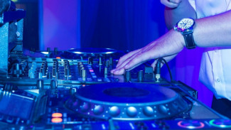 Организатора дискотеки на городском пляже Астрахани ждёт штраф 