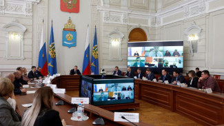 Три астраханских осетровых хозяйства могут закрыть из-за садков на вододелителях