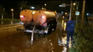 В двух районах Астрахани за ночь откачали 380 кубометров воды