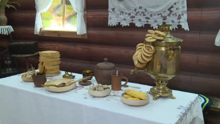 В Астрахани в доме ремёсел открылась выставка старинных вещей