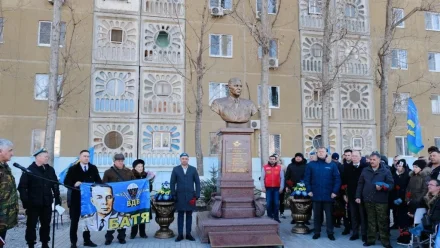В Астрахани открыли памятник основателю ВДВ Василию Маргелову