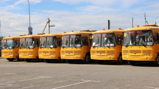 В Астраханской области обновили автопарки школ и больниц