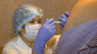 Сотрудники администрации Астрахани вакцинировались от коронавируса