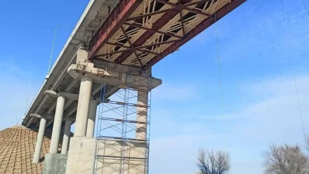 В Астраханской области готовность моста через реку Камардан составляет 70%