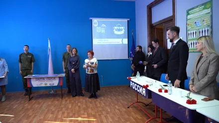 В астраханском колледже открыли «Парту героя»
