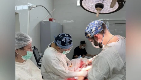 Астраханские медики успешно прооперировали раненого бойца СВО